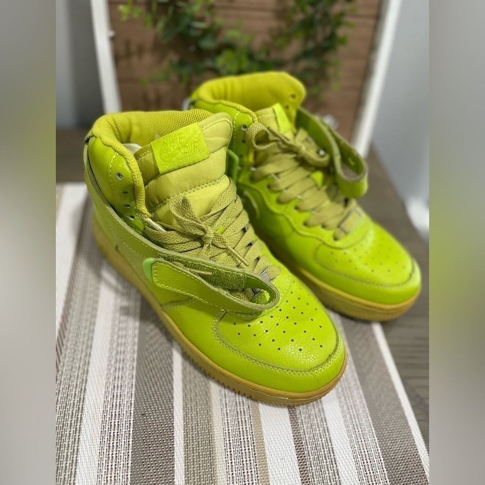 Nike Men's High-Top Sneakers Lime Green